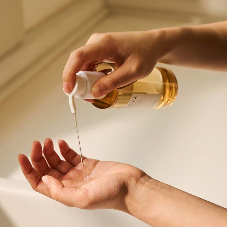 Madagascar Centella Light Cleansing Oil - Huile nettoyante et Démaquillant [200 ml] - SKIN 1004 - Beauty Care